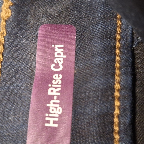 q Womens Blue Stretch Deim Capris Size 8. NWT - Picture 5 of 9